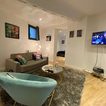 Apartment Joli Avec Cour Privee Proche Gare & Centre *