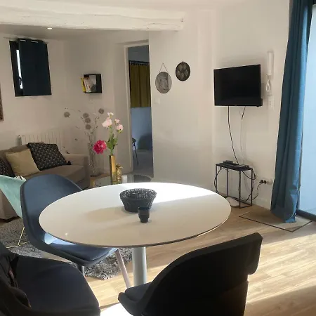 Joli Avec Cour Privée Proche Gare&centre Appartement