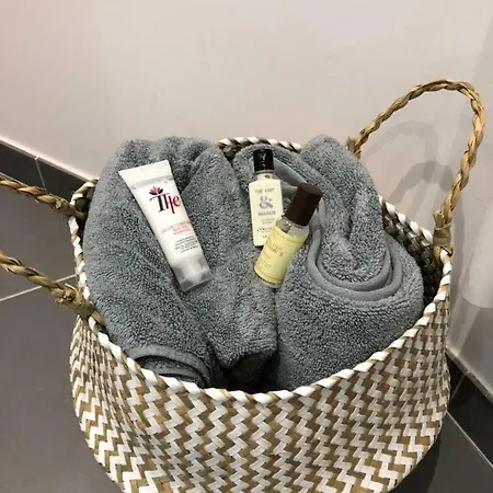 Joli Avec Cour Privée Proche Gare&centre Appartement