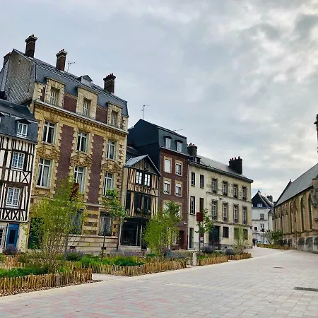 Joli Avec Cour Privée Proche Gare&centre