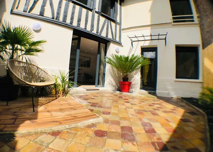 Joli Avec Cour Privee Proche Gare & Centre